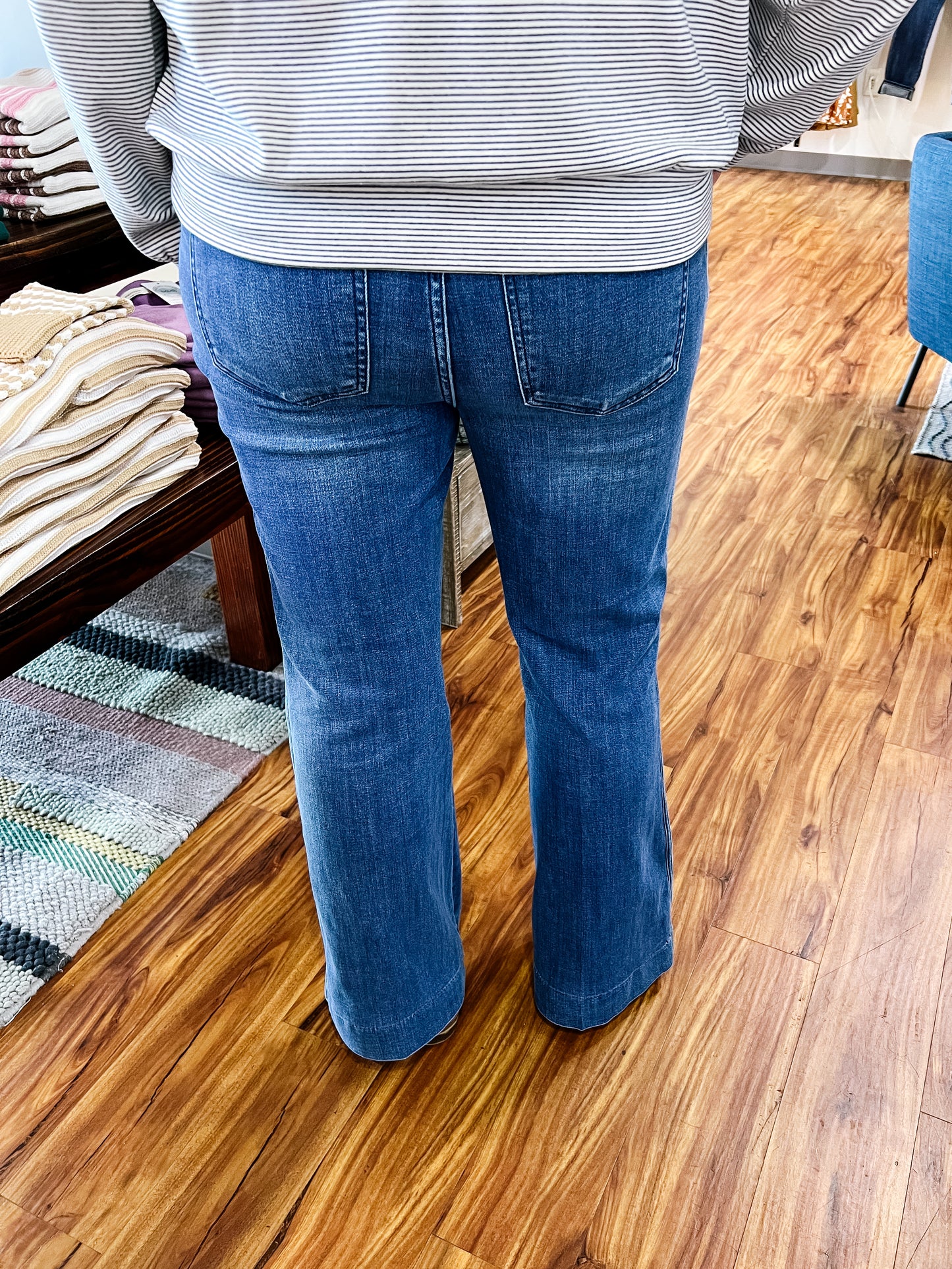 Hannah Flare With Dark Seam Jean