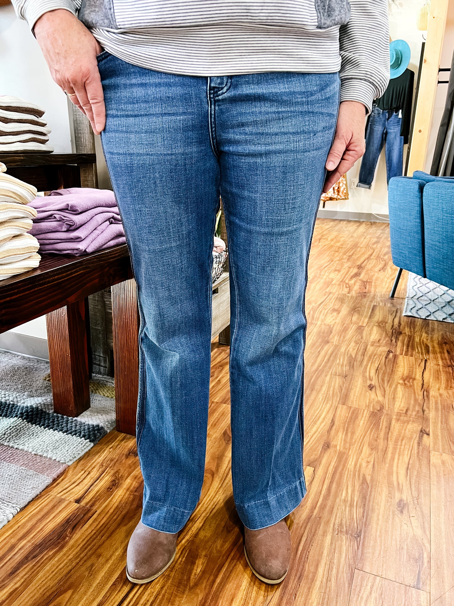 Hannah Flare With Dark Seam Jean