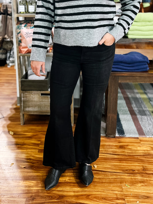 Hannah Flare Black Jean 30"
