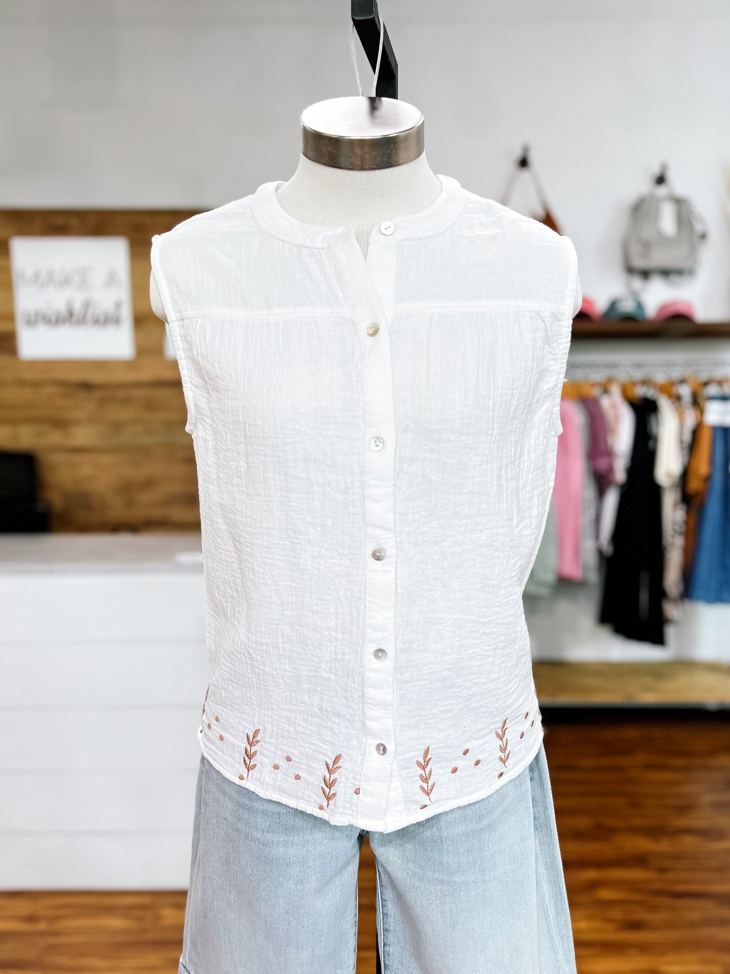 White Gauze Sleeveless W/Embroidery Top