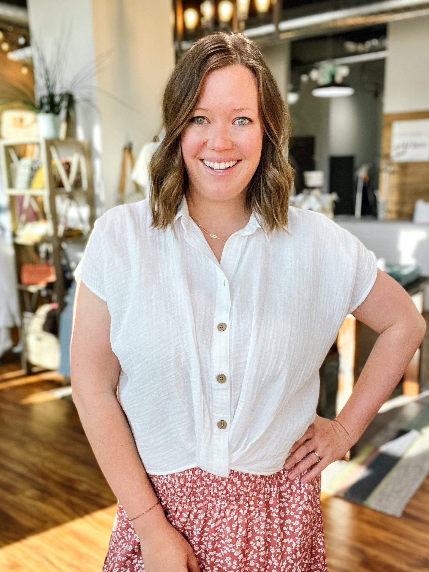 White Gauze Short Sleeve Top W/ Tie Front