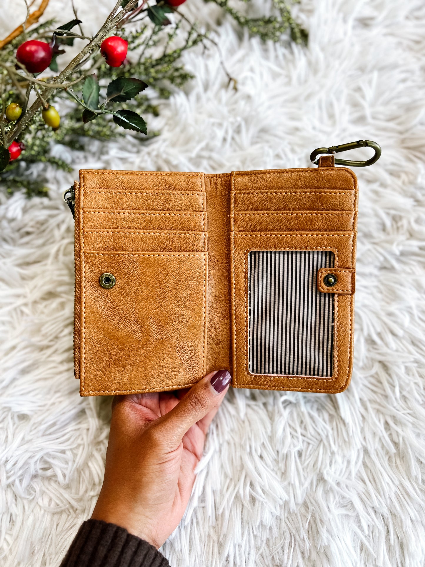 Bifold W/Carabiner Wallet