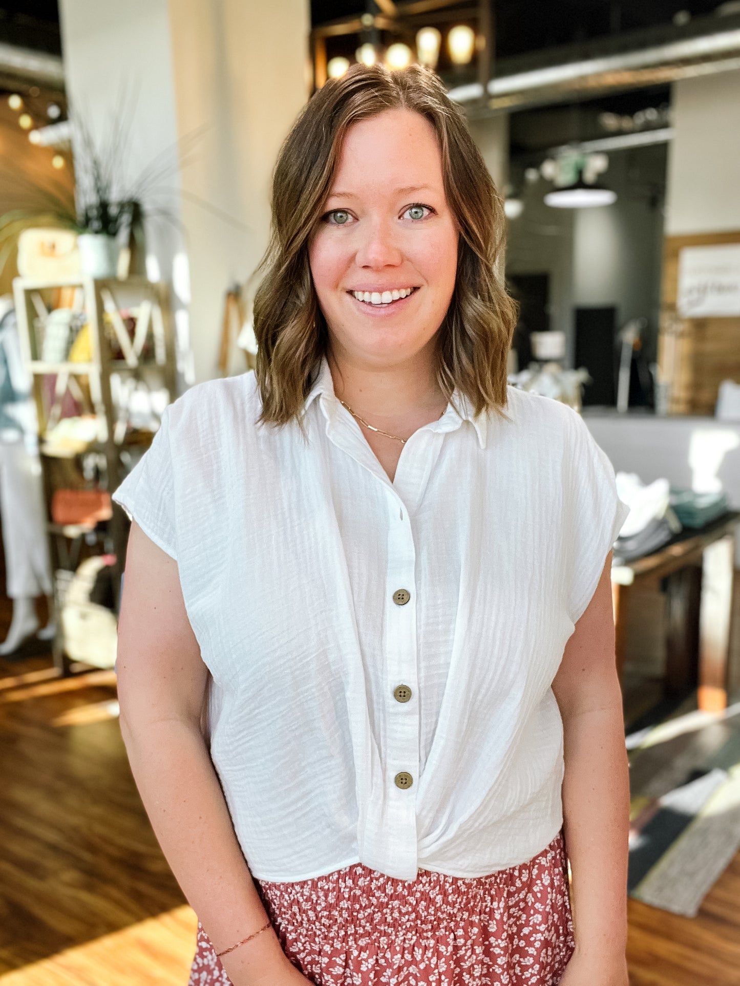 White Gauze Short Sleeve Top W/ Tie Front