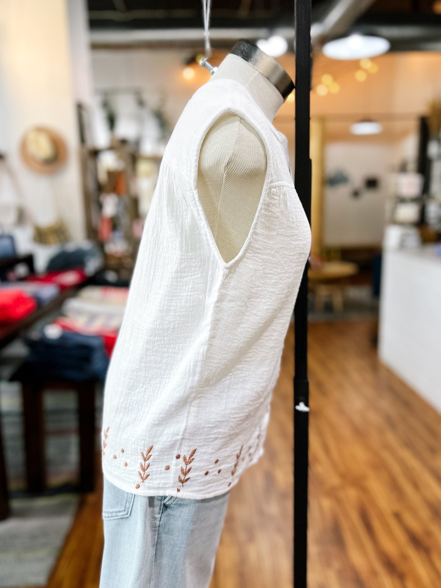 White Gauze Sleeveless W/Embroidery Top