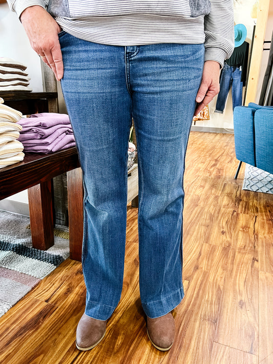 Hannah Crop Flare With Dark Seam Jean