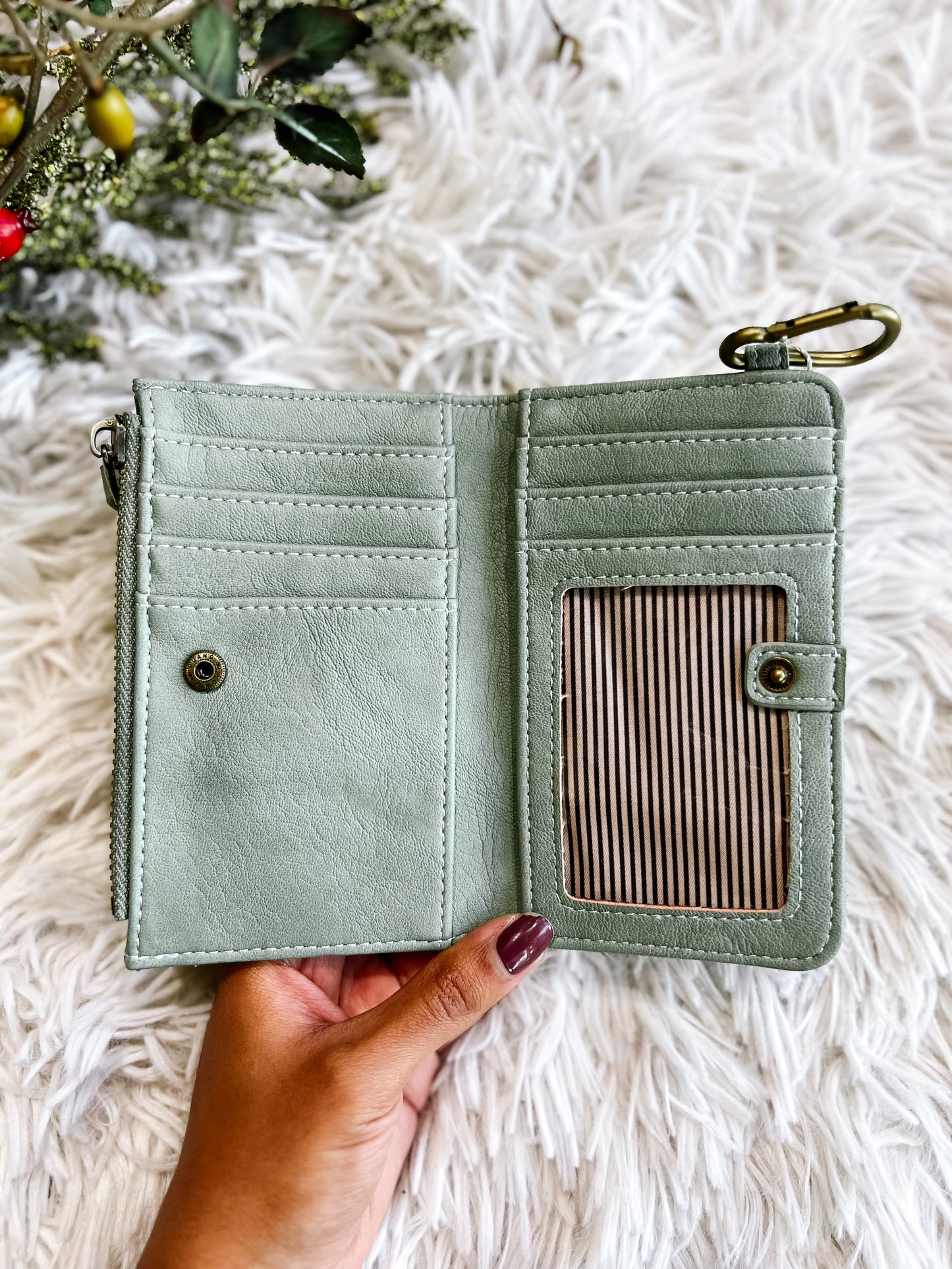 Bifold W/Carabiner Wallet