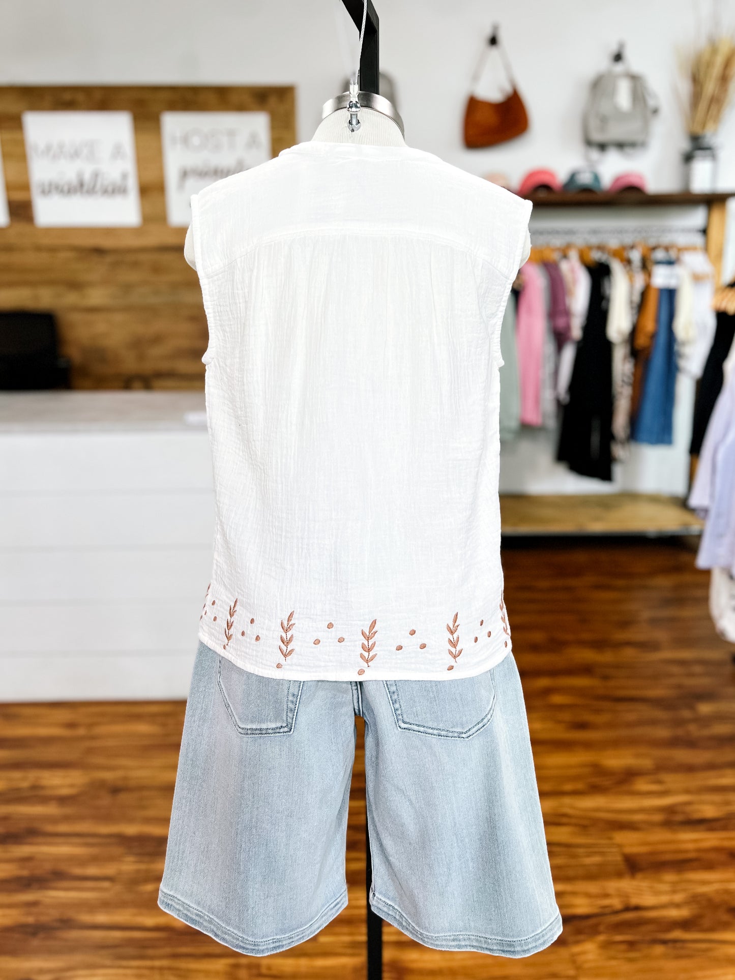 White Gauze Sleeveless W/Embroidery Top