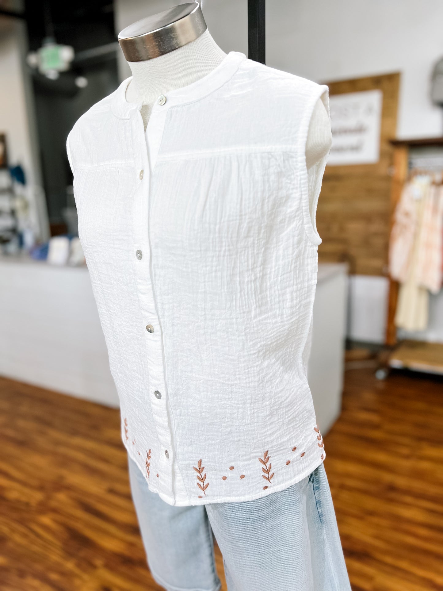 White Gauze Sleeveless W/Embroidery Top