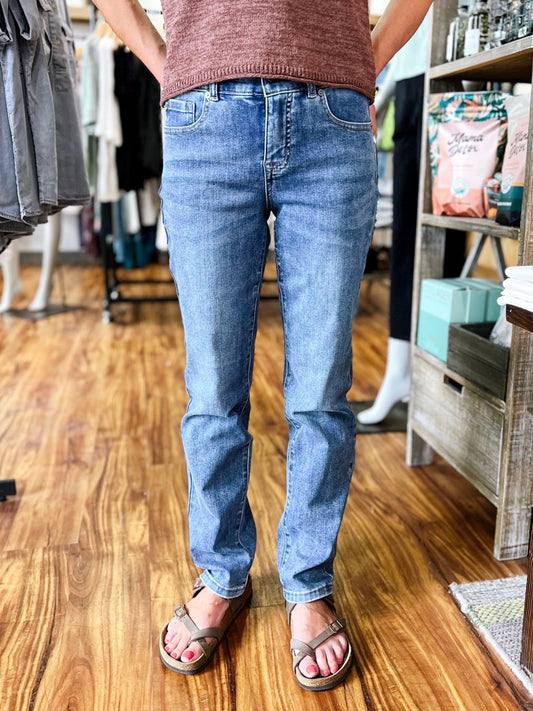 Sophia Petite Curvy Straight Jean